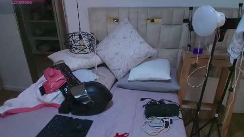 Lizz  online show from 10-20-25, 11:54