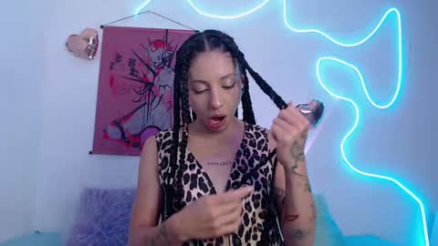 Lizza Scott online show from 03-06-25, 01:05