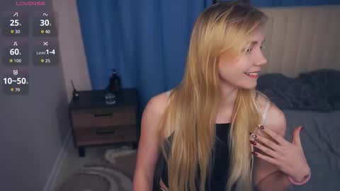 Snapshot of lizzetteavent chatting on 11-25-25, 06:19 Megan online show from 11-25-25, 06:19