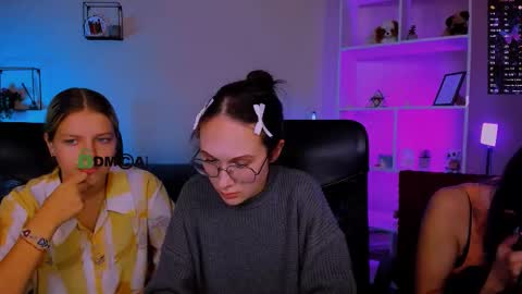 Snapshot of lizzie_boom chatting on 11-18-25, 08:46 lizzie_boom online show from 11-18-25, 08:46