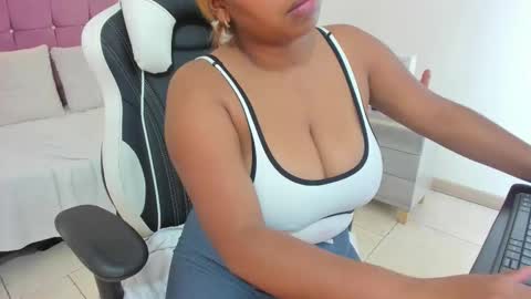 lizzie_williamss online show from 03-19-26, 02:59