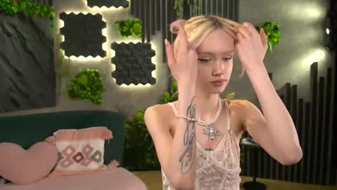 Snapshot of lizzofkiss chatting on 05-07-26, 01:16 Liza online show from 05-07-26, 01:16