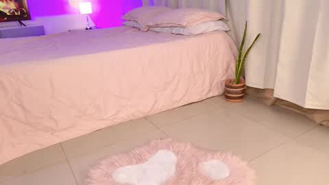 Snapshot of lizzy_2 chatting on 11-02-25, 11:51 Lizzy online show from 11-02-25, 11:51