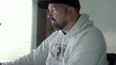 Snapshot of lj345689 chatting on 09-10-25, 01:33 lj345689 online show from 09-10-25, 01:33