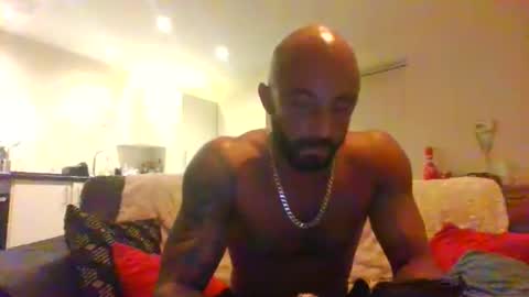 Snapshot of llleeeooonnn69 chatting on 11-28-25, 09:28 Leon online show from 11-28-25, 09:28