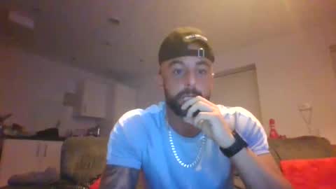 Snapshot of llleeeooonnn69 chatting on 12-17-25, 06:03 Leon online show from 12-17-25, 06:03