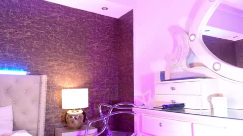 Snapshot of loana_vegas chatting on 03-10-26, 05:29 LOANA online show from 03-10-26, 05:29