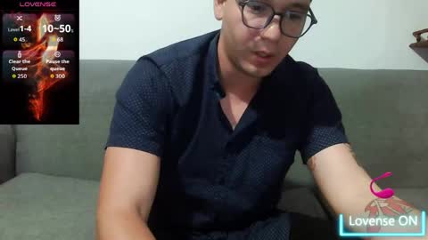 Snapshot of lobomx19 chatting on 06-07-26, 02:37 Lobo online show from 06-07-26, 02:37