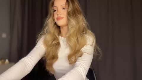 Snapshot of lodemure_ chatting on 02-12-26, 08:15 Lolla online show from 02-12-26, 08:15