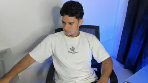 Snapshot of logan_9_ chatting on 05-22-26, 04:30 logan online show from 05-22-26, 04:30