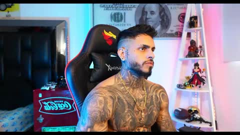 logan_hugh8 online show from 02-26-25, 12:25