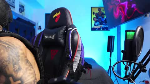 logan_hugh8 online show from 02-21-26, 12:00