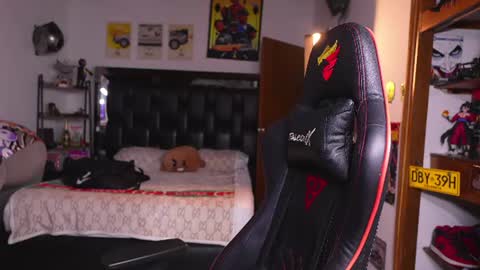 logan_hugh8 online show from 06-11-26, 10:24