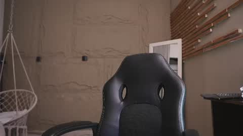 logan_varela online show from 06-30-26, 11:44