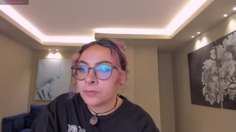 Snapshot of loiseharper chatting on 05-10-26, 11:10 Loise online show from 05-10-26, 11:10
