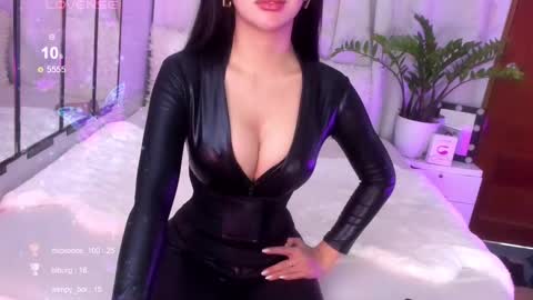 Snapshot of loisewilliams chatting on 01-19-25, 04:44 Mistress L online show from 01-19-25, 04:44