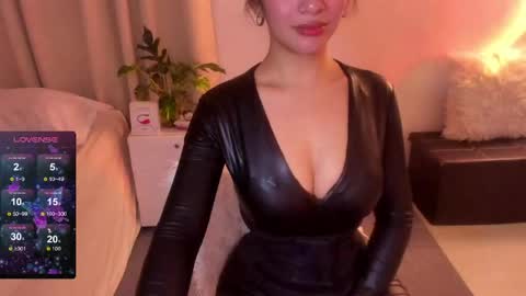Snapshot of loisewilliams chatting on 05-08-26, 11:32 Mistress L online show from 05-08-26, 11:32