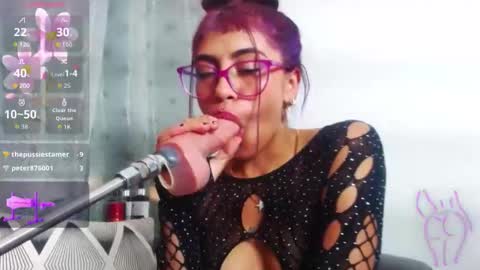 layla online show from 09-11-25, 07:47