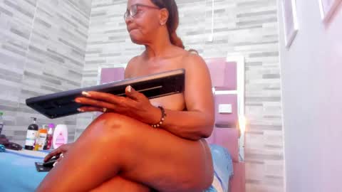 Lola online show from 03-01-25, 02:34