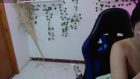 Lola  online show from 05-11-26, 01:28