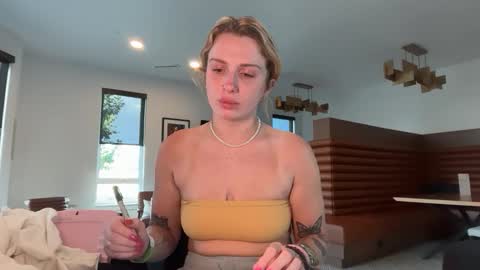 lolaa555 online show from 06-03-26, 12:57