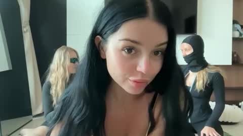 Lola online show from 03-22-26, 04:05