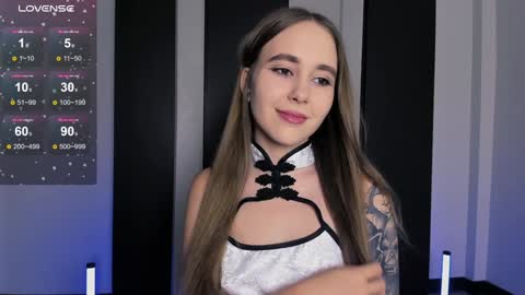 Snapshot of lolabunnyz chatting on 01-11-25, 06:44 Lola3 online show from 01-11-25, 06:44