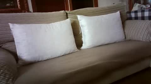 Snapshot of lolahueso chatting on 02-22-25, 02:30 LOLA HUESO y ERIC online show from 02-22-25, 02:30