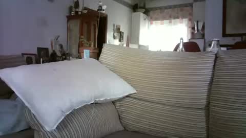 Snapshot of lolahueso chatting on 12-16-25, 09:36 LOLA HUESO y ERIC online show from 12-16-25, 09:36