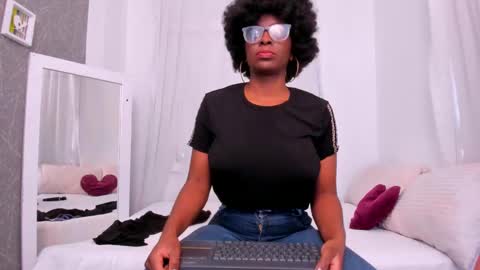 Snapshot of lolajenkiins chatting on 09-29-25, 12:43 lola online show from 09-29-25, 12:43