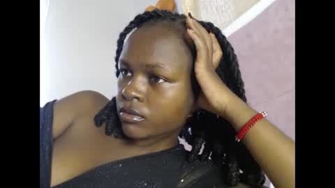 Snapshot of lolamia7 chatting on 11-09-25, 05:28 lolamia7 online show from 11-09-25, 05:28