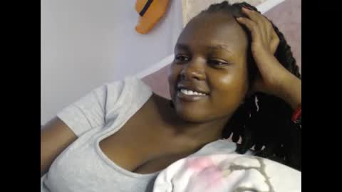 Snapshot of lolamia7 chatting on 11-11-25, 06:02 lolamia7 online show from 11-11-25, 06:02