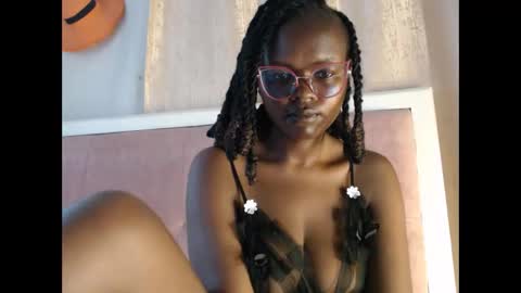 Snapshot of lolamia7 chatting on 11-12-25, 06:14 lolamia7 online show from 11-12-25, 06:14