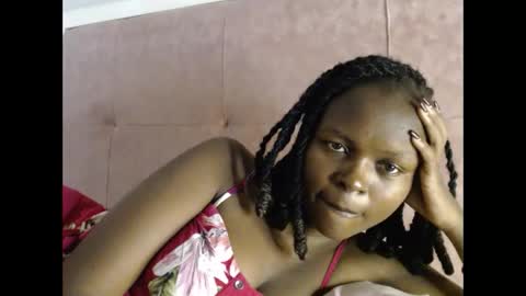 Snapshot of lolamia7 chatting on 11-14-25, 06:34 lolamia7 online show from 11-14-25, 06:34