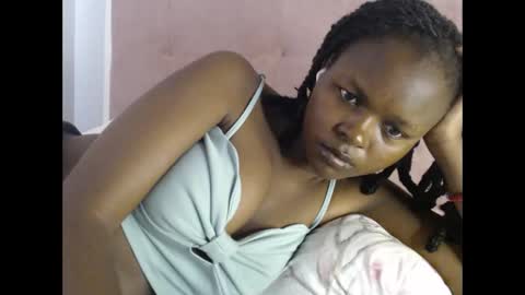 Snapshot of lolamia7 chatting on 11-16-25, 05:02 lolamia7 online show from 11-16-25, 05:02