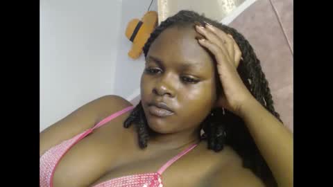 Snapshot of lolamia7 chatting on 11-20-25, 06:13 lolamia7 online show from 11-20-25, 06:13