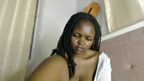 Snapshot of lolamia7 chatting on 11-27-25, 06:43 lolamia7 online show from 11-27-25, 06:43