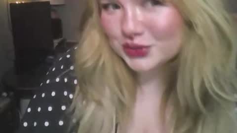 Snapshot of lolapeach222 chatting on 11-07-25, 07:25 Lola Peach xo online show from 11-07-25, 07:25