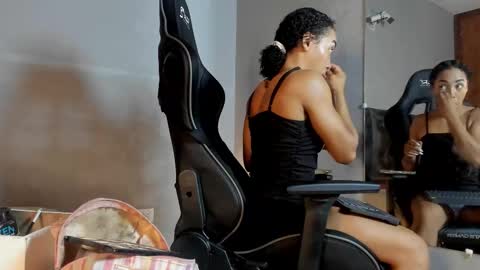 lolareyes1 online show from 12-05-25, 04:10