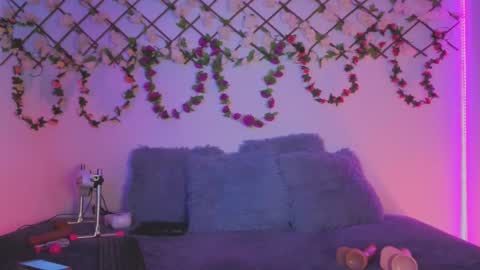  Lola  online show from 11-25-25, 08:42