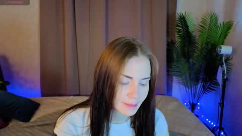 Lola online show from 03-06-26, 09:17