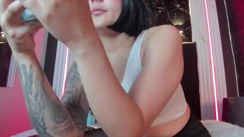 Lola online show from 11-19-25, 11:32