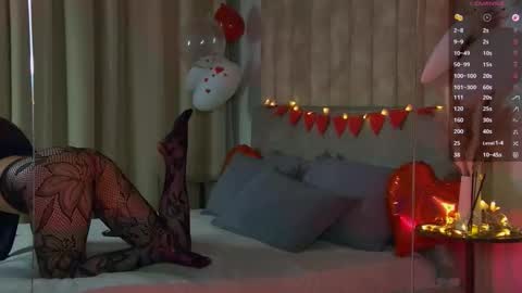 Snapshot of lolla_spencer chatting on 02-10-26, 05:17 Lolla online show from 02-10-26, 05:17