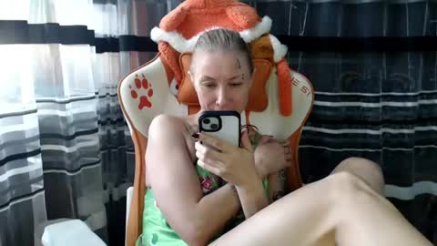 Snapshot of lollifox_1 chatting on 06-02-26, 07:21 Lisa online show from 06-02-26, 07:21