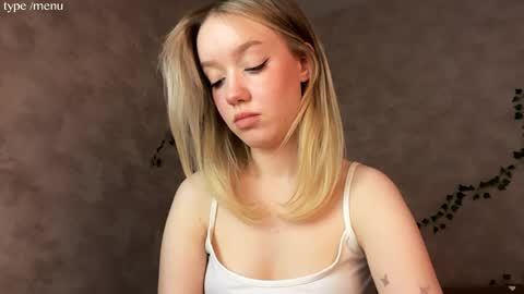 Mia online show from 04-11-26, 07:45