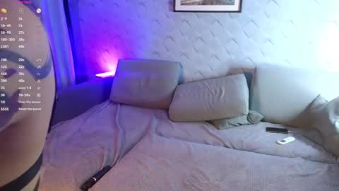 Snapshot of lolliwinkz chatting on 10-10-25, 08:30 Alex online show from 10-10-25, 08:30