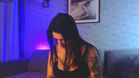 Snapshot of lolliwinkz chatting on 10-28-25, 07:49 Alex online show from 10-28-25, 07:49