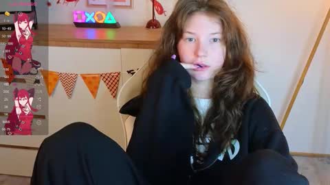 Snapshot of lolly_pump chatting on 11-08-25, 02:39 Mona online show from 11-08-25, 02:39