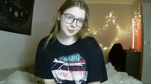 Snapshot of lollylol11 chatting on 01-29-25, 04:26 Lilly online show from 01-29-25, 04:26