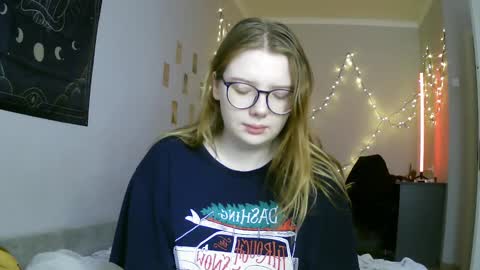 Snapshot of lollylol11 chatting on 01-29-25, 07:36 Lilly online show from 01-29-25, 07:36